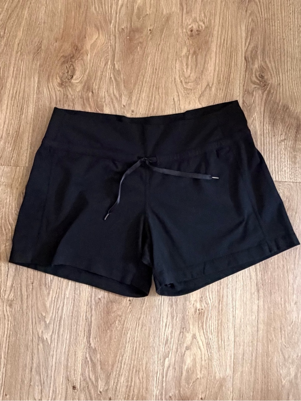 lululemon athletica Black Mid-Rise Drawstring Athletic Shorts Sz 12 Like New